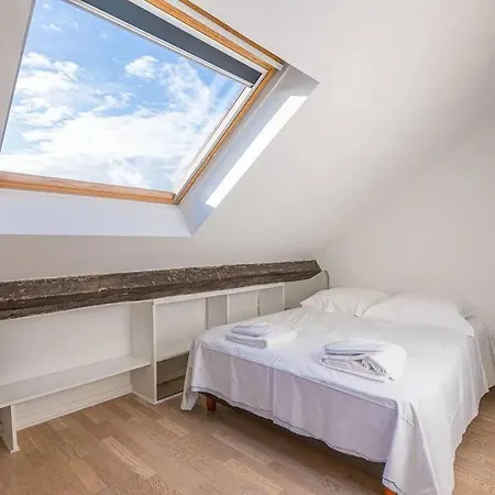 Amazing Location Only 3 Minutes From Luxembourg Gargens Apartment